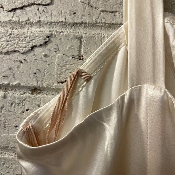 ✨ Fame and Partners White Satin Wide-Leg Jumpsuit Size: 18 (US) | Sold at Anthro - Picture 9 of 12